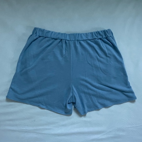 Flowy blue shorts - Picture 2 of 4